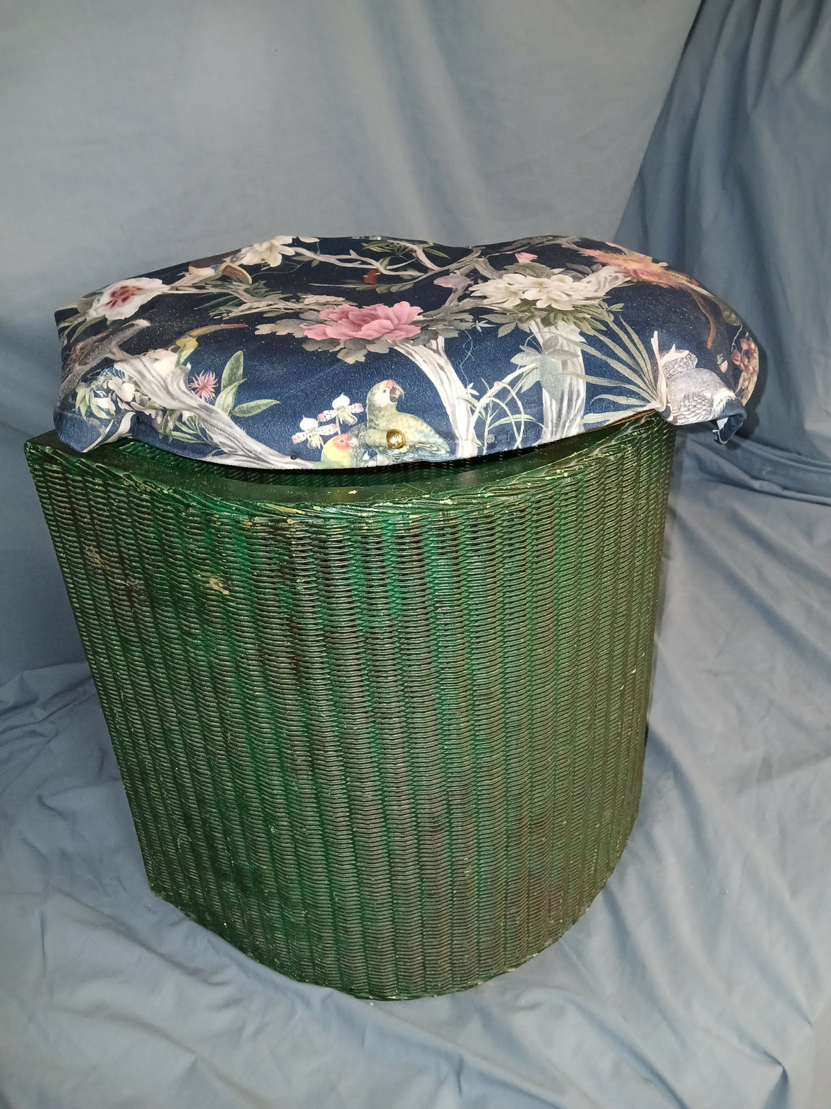 Genuine Lloyd Loom box 42 x 42 x 30 cm needs refurbishing