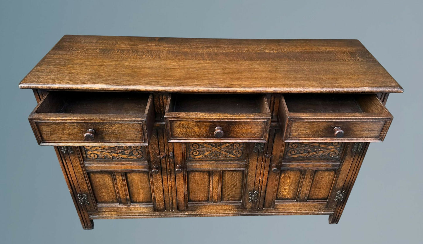 Good Quality Oak Carved Sideboard Cabinet