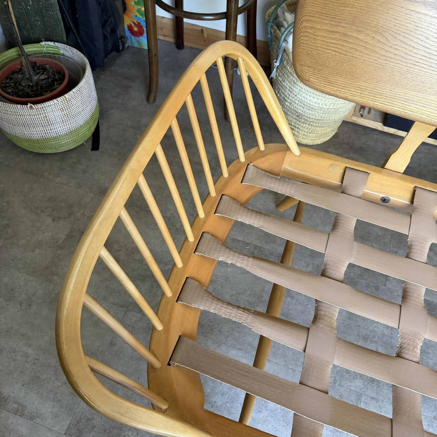 Vintage Mid Century Ercol Day Bed Sofa Elm & Beech Surfboard Back Beige Cushions