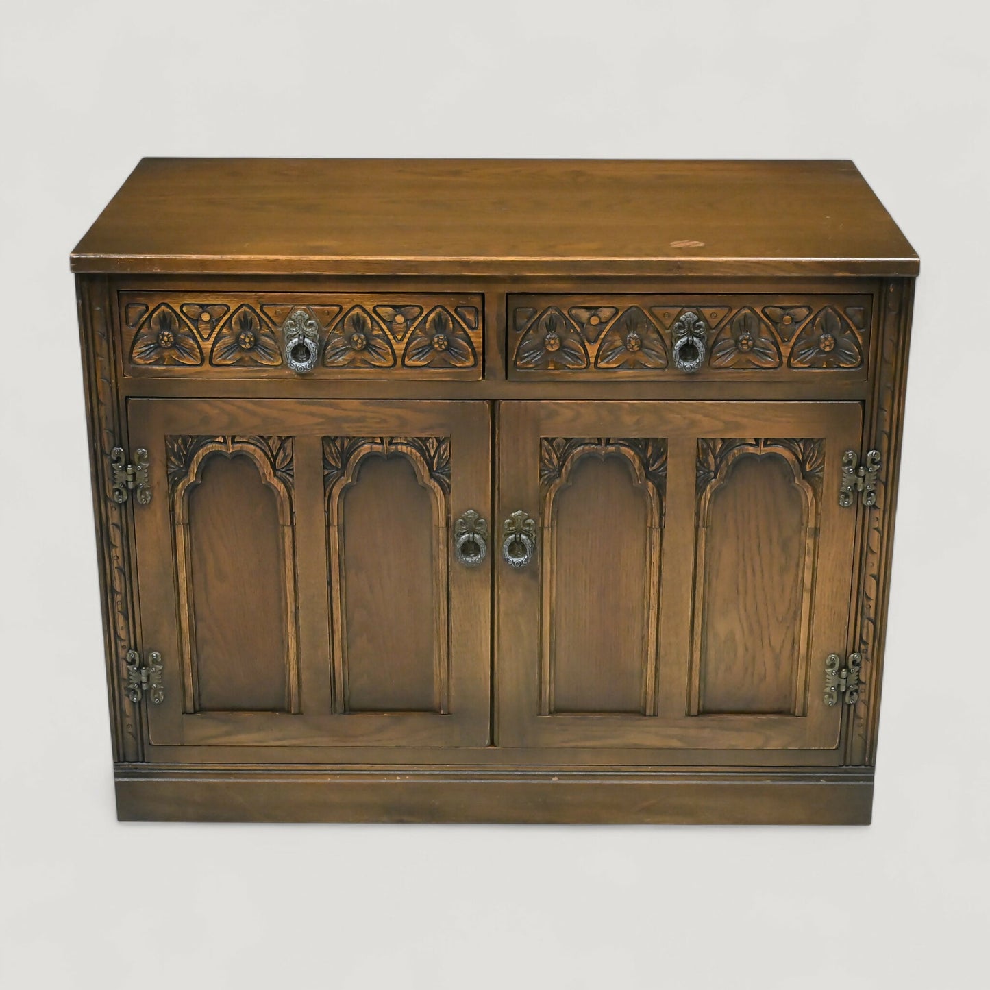 Old Charm Small Oak Sideboard Cupboard & Drawers Light Oak FREE Delivery. SBR10900/0409E