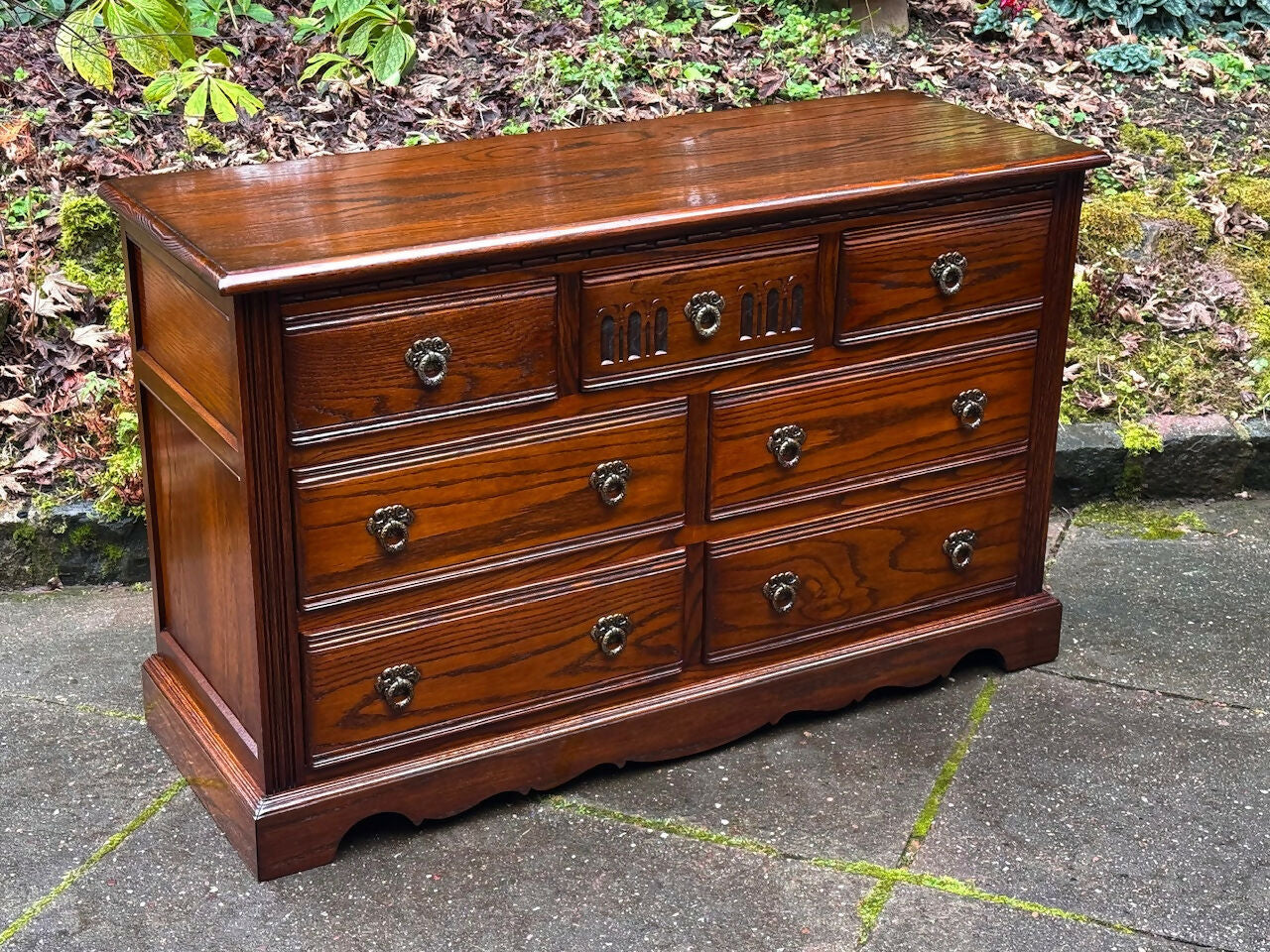 A WOOD BROTHERS OLD CHARM CARVED LIGHT OAK LONG CHEST OF DRAWERS / SIDEBOARD / DRESSER BASE