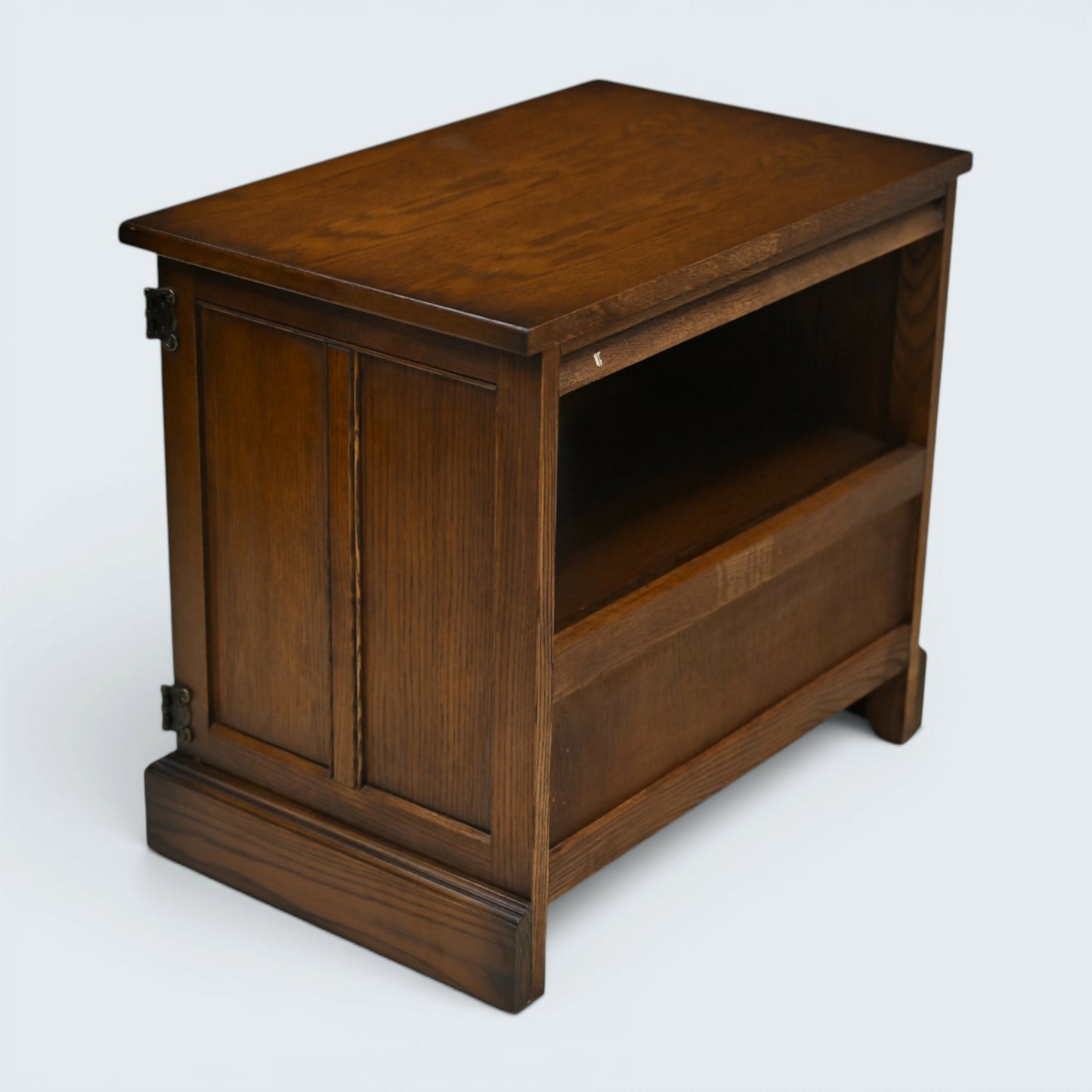 Old Charm TV Stand DVD/SKY Cabinet Light Oak Made In England Free UK Delivery
