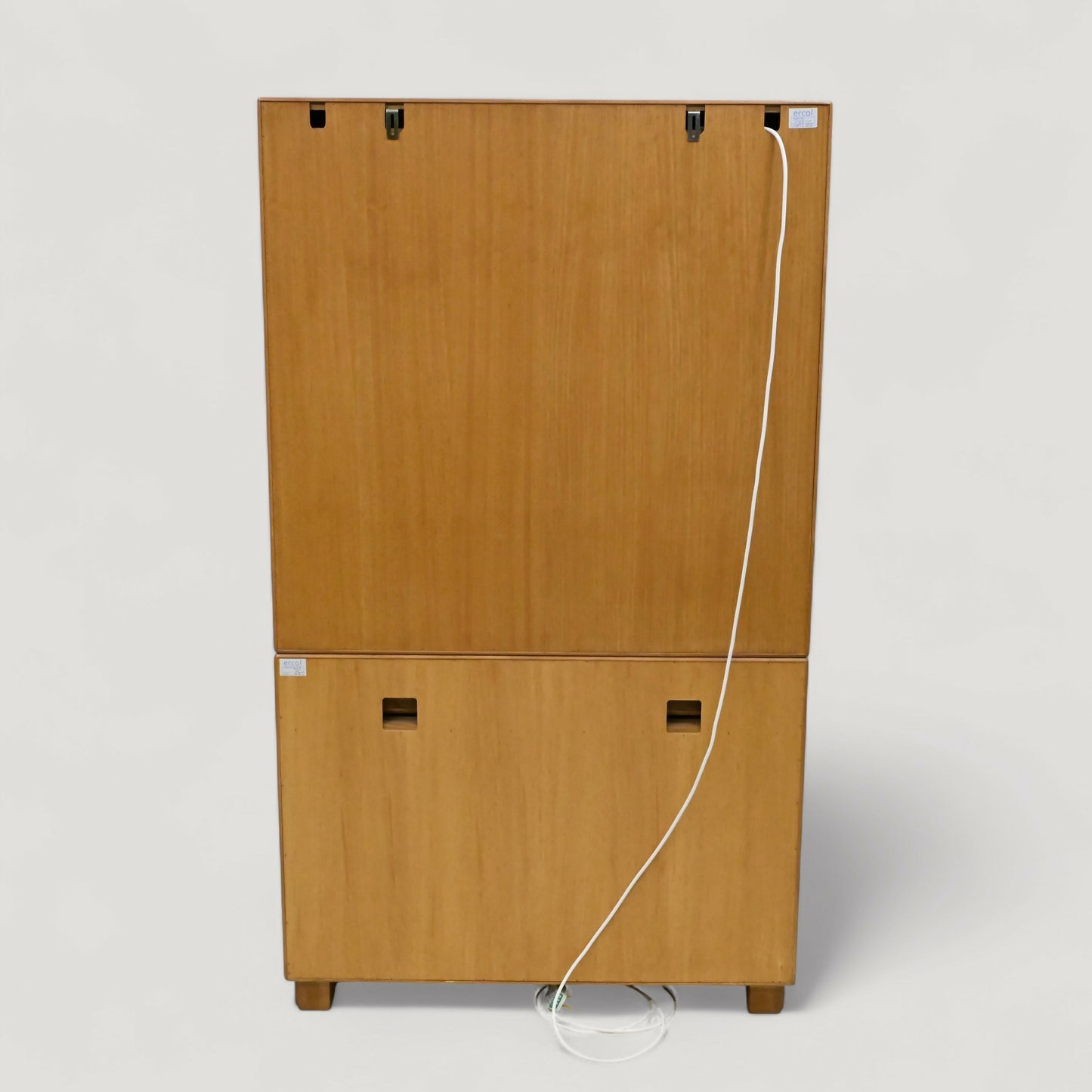 Small Ercol Windsor Sideboard Display Cabinet Top Light Finish FREE UK Delivery*. SBR10891/0209E