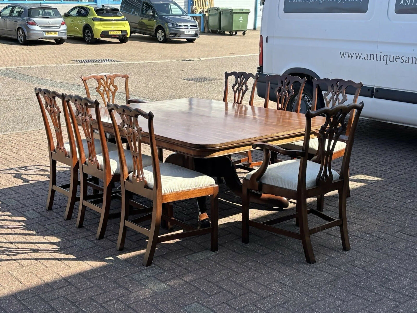 Large Antique Mahogany Dining Table & 8 Chairs.