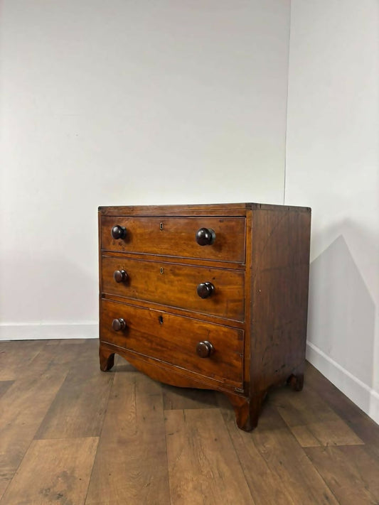 Early Victorian Mahogany Three Drawer Chest of Drawers (Short Proportions)