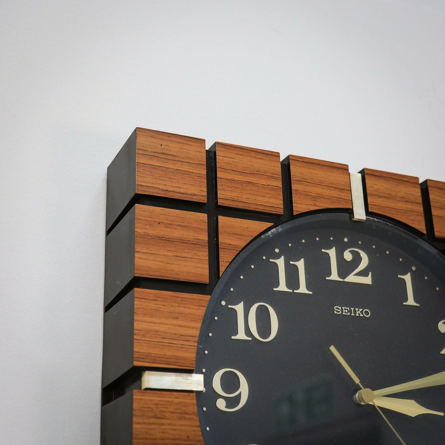 Wall Clock Mid Century Retro Waffle Style. Wood Effect Quartz Clock