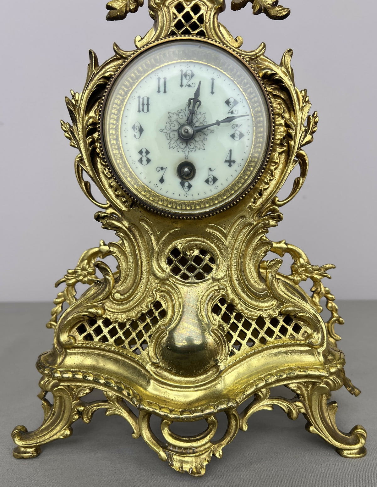 Clock Vintage French Style Brass Ornate Mantel Clock with Key LOT 6474