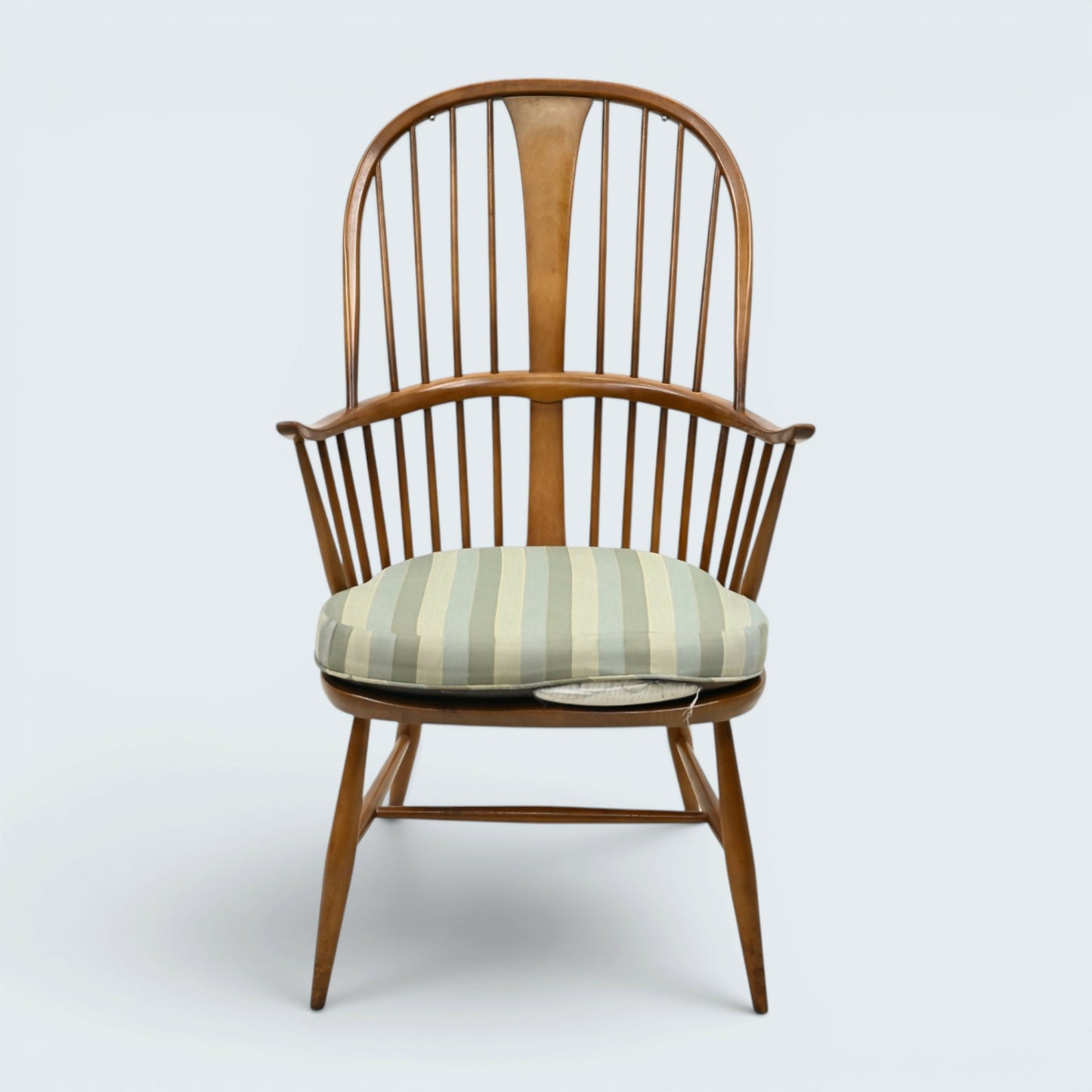 An Ercol Chairmakers Chair Windsor Bow Back Golden Dawn Model 472 FREE Delivery*