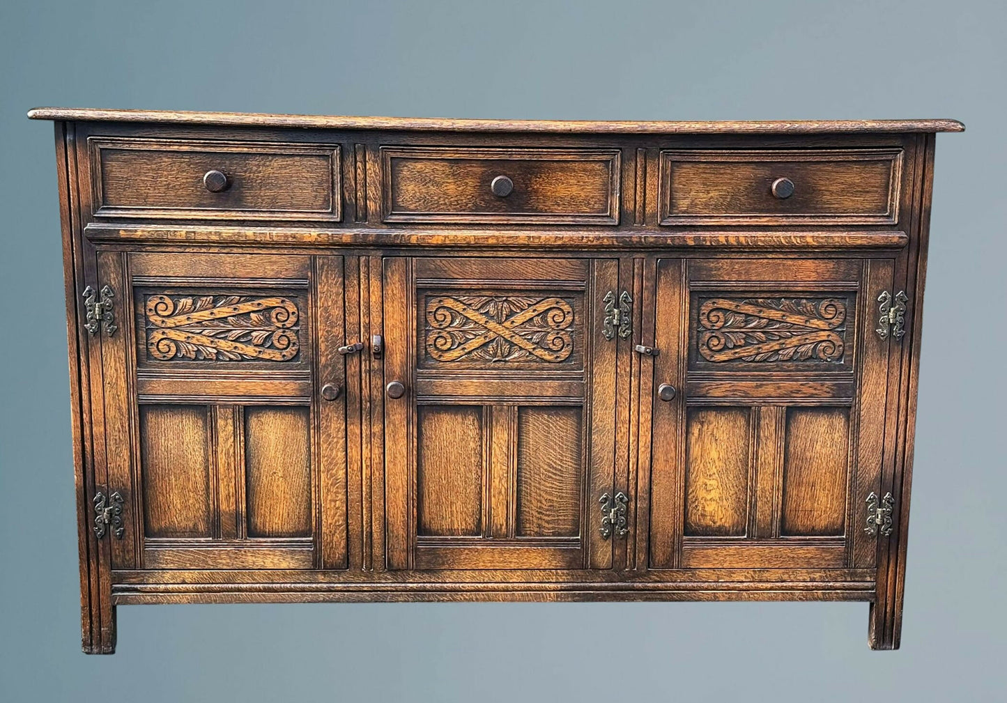 Good Quality Oak Carved Sideboard Cabinet
