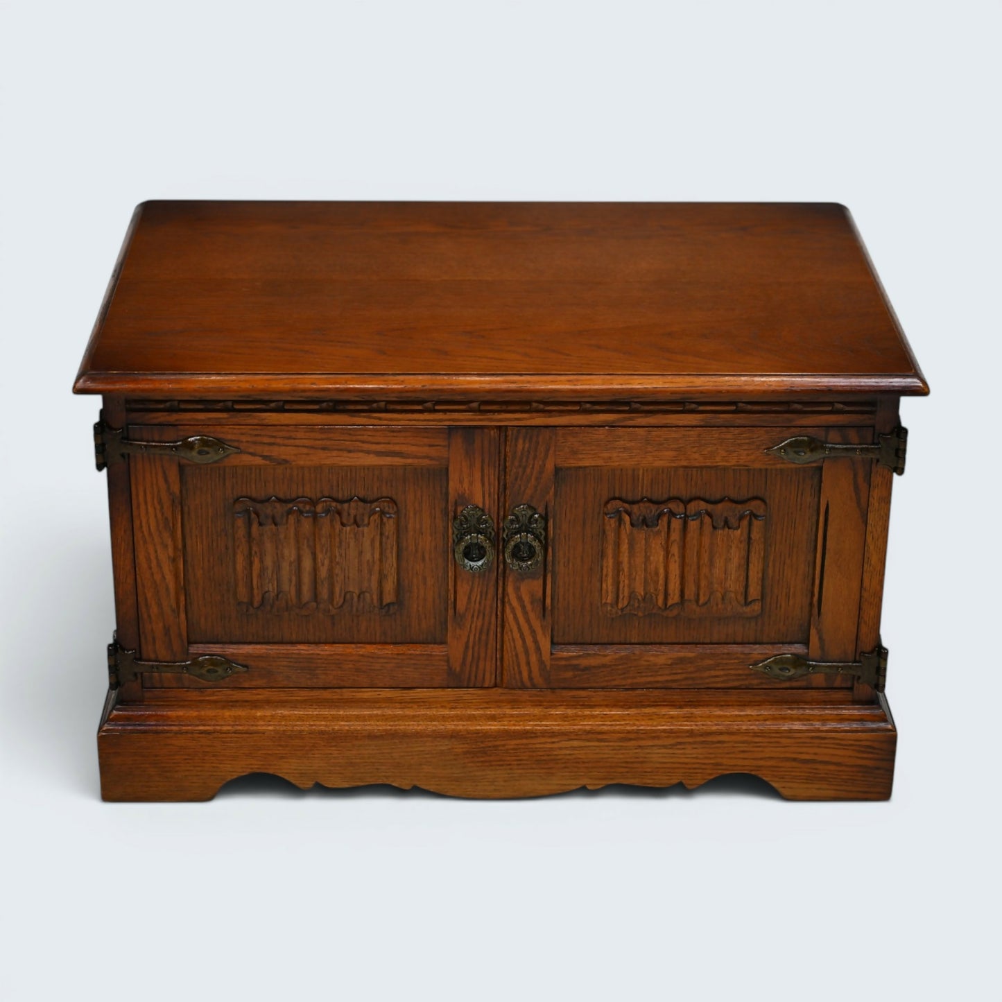 Old Charm TV Stand Linenfold Doors Model 2172 Tudor Brown Oak FREE UK Delivery