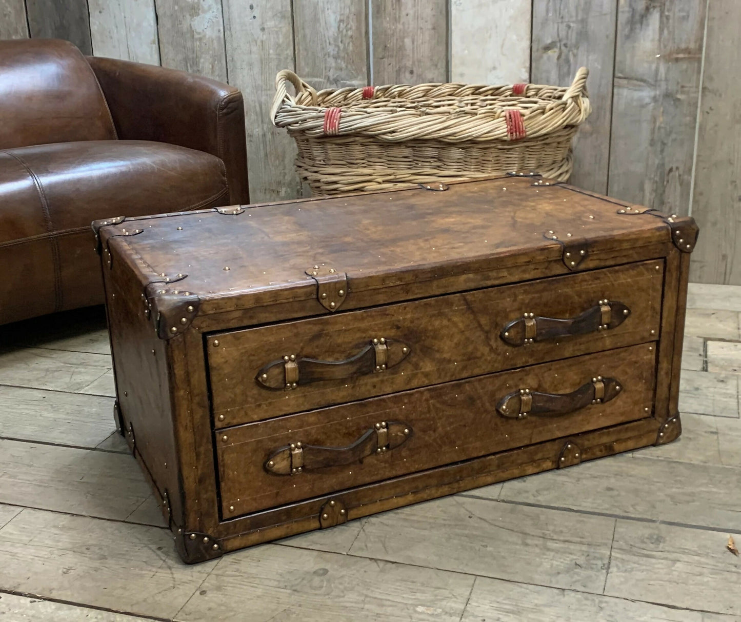 Handmade Vintage Leather Coffee Table Trunk: Vintage-Inspired Storage Chest