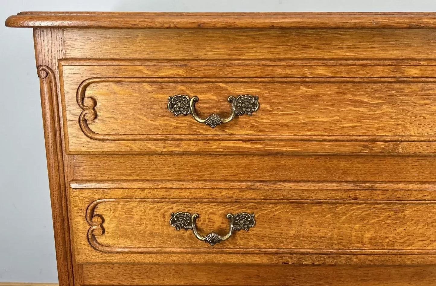 Chest of Drawers Vintage French Louis Oak with 3 Drawers Carved Cabinet LOT 4468