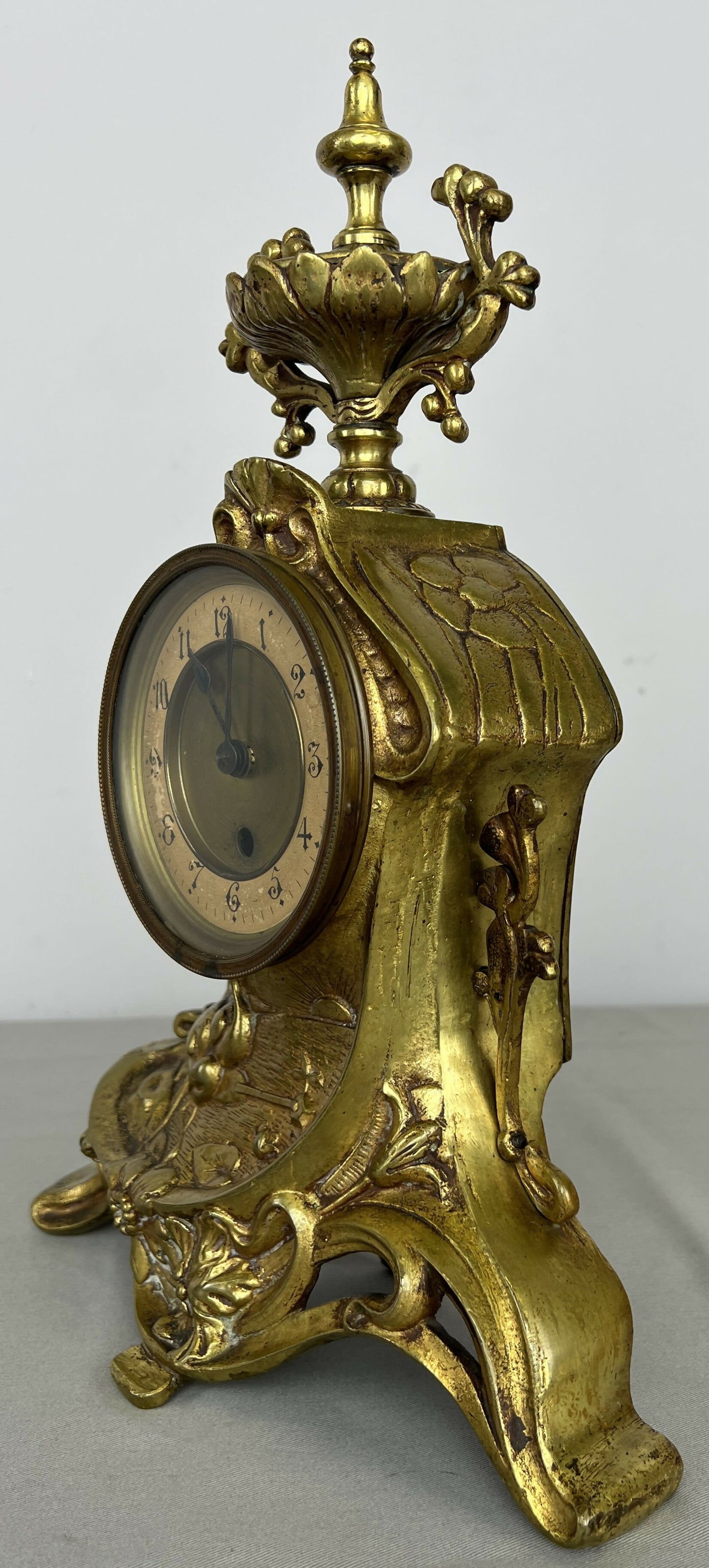 Clock Antique French Style Brass Ornate Mantel Clock with Key LOT 6473