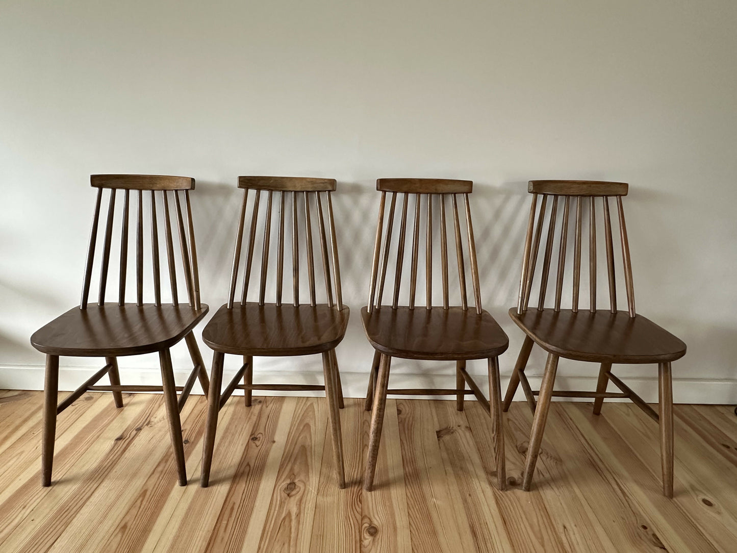 Vintage Set of 4 Mid Century Ercol Style Dining Chairs Stick Back Elm Chairs