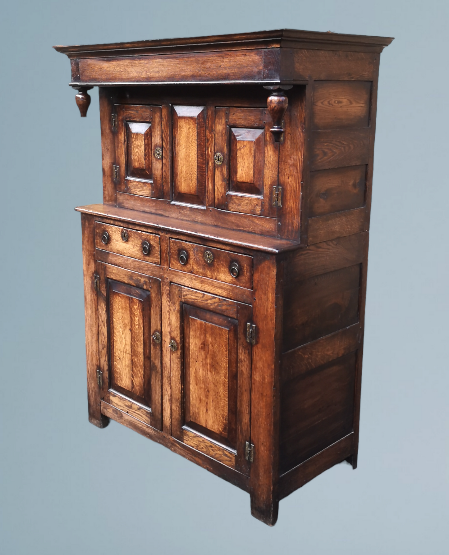 Good Quality Oak Court Cupboard / Sideboard