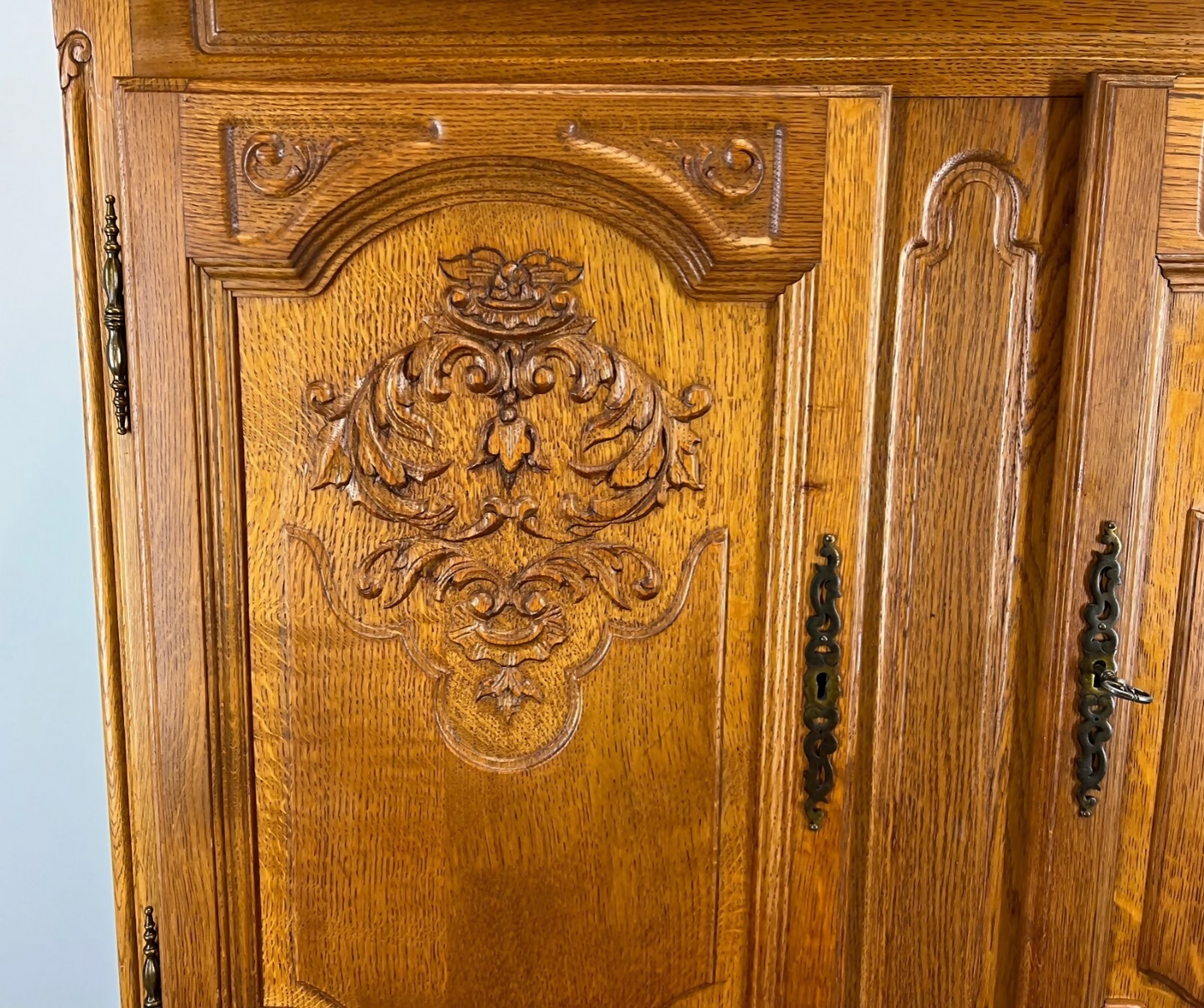 Cabinet Vintage French Louis XIV Style Carved Sideboard 2 Door Cupboard LOT 3552
