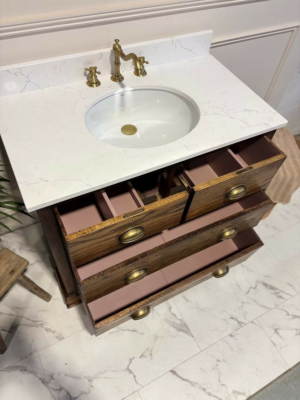 Traditional Bathroom Vintage Vanity Unit