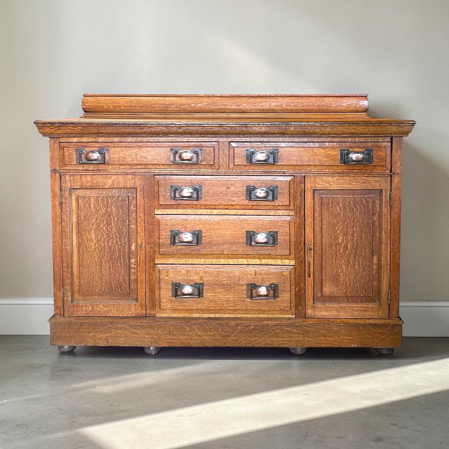 Vintage Oak early 20th Arts & Crafts period sideboard cupboard