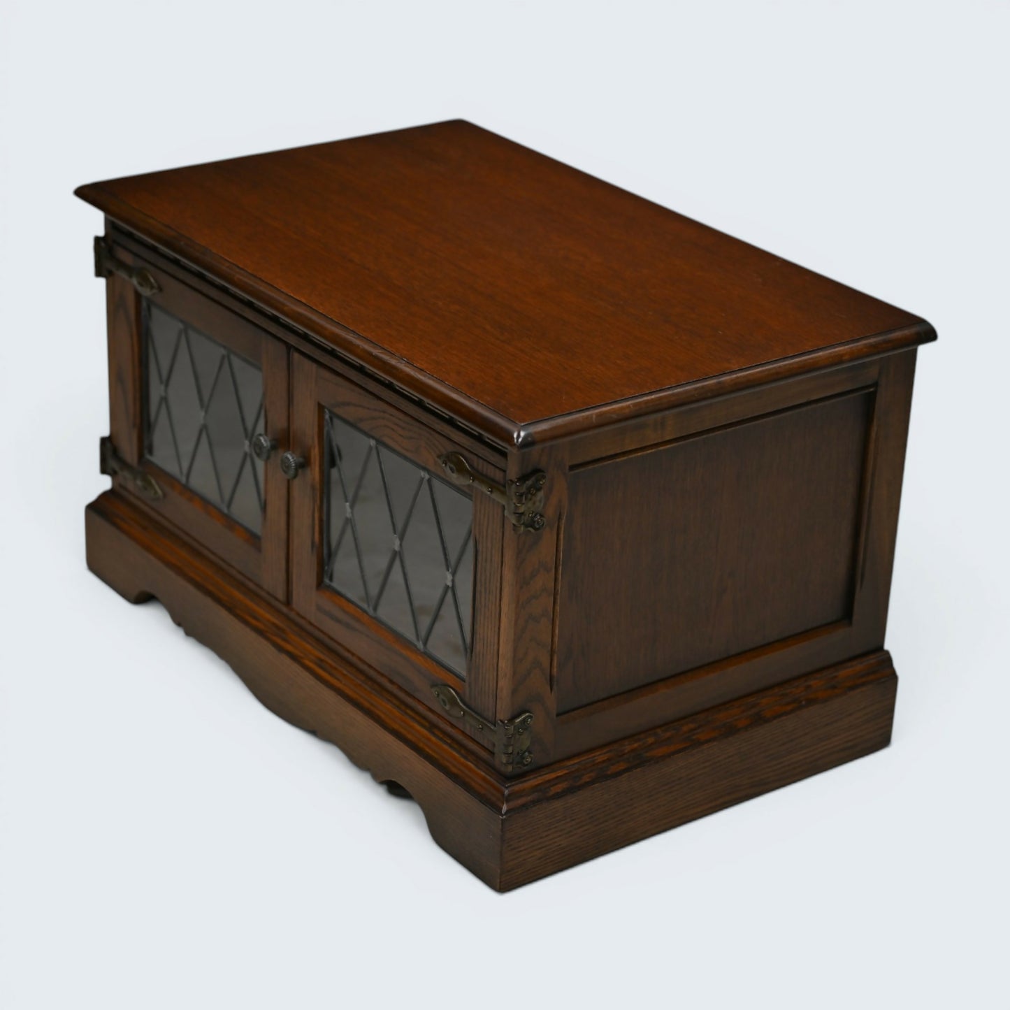 Old Charm TV Stand Linenfold Doors Model #2172 Tudor Brown Oak FREE UK Delivery