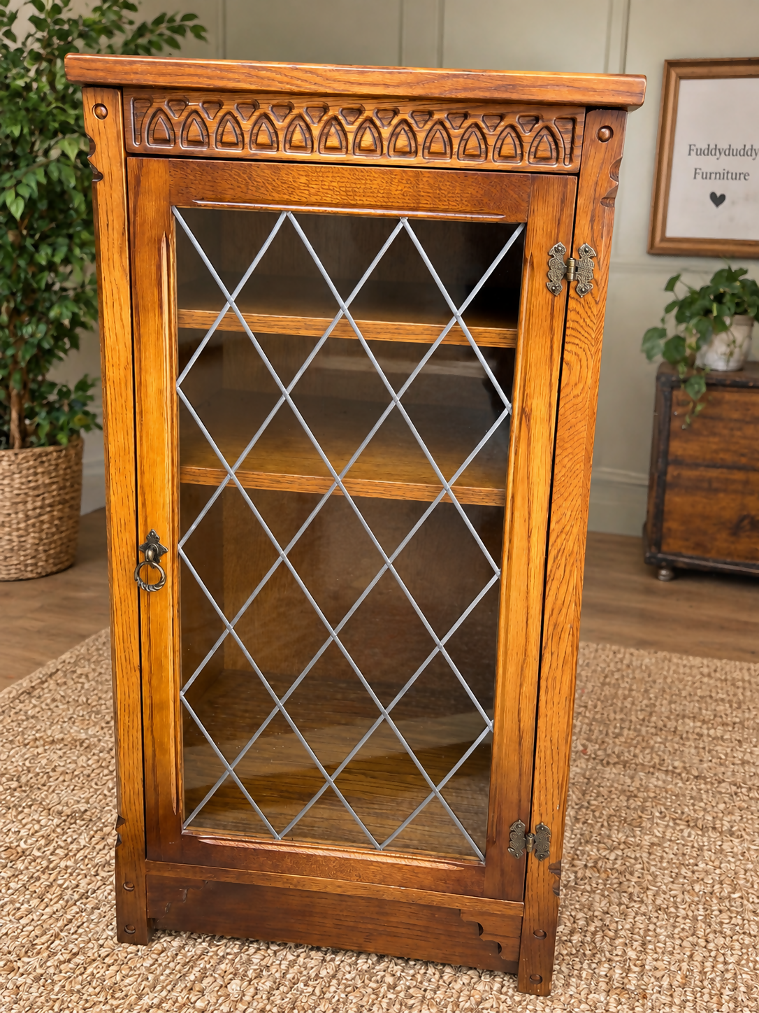 Old Mill Traditional Oak Furniture drinks Cabinet/Display Cabinet