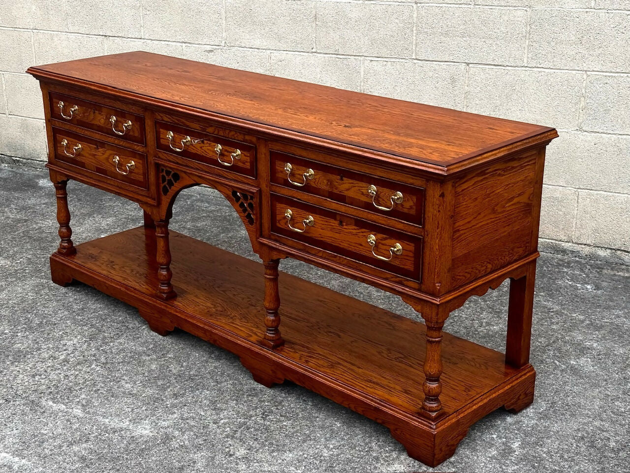 A TITCHMARSH AND GOODWIN STYLE SOLID OAK SIDEBOARD / DRESSER BASE / HALL LAMP TABLE