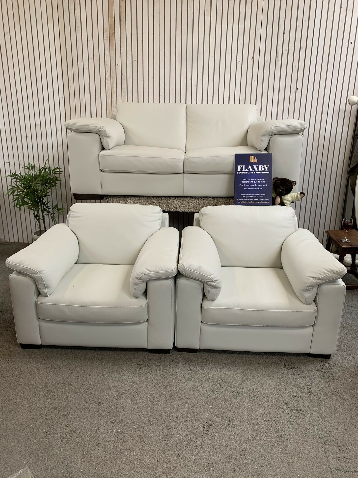 Natuzzi White Leather Lounge Suite – 2 Seater Sofa + 2 Armchairs – Italian