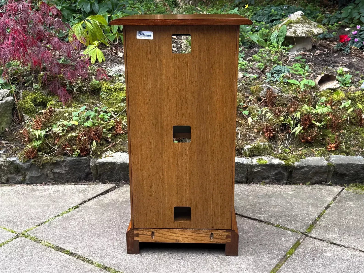 AN ERCOL WARWICK GOLDEN DAWN ELM CD HI FI STORAGE CABINET / MEDIA STAND.