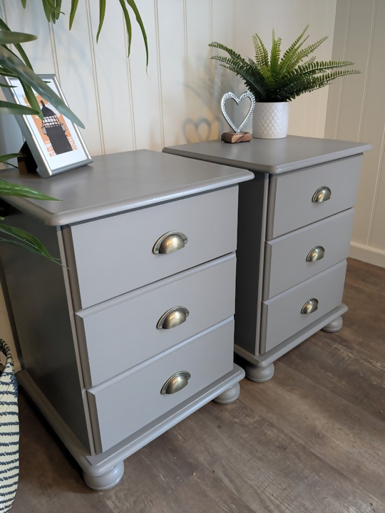 painted grey bedside tables R07021 6