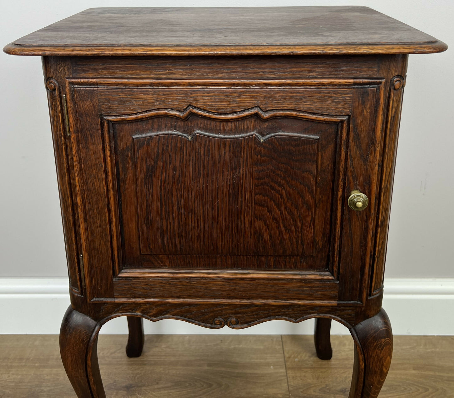 Bedside Table Vintage French Louis Style Oak Nightstand Carved Cabinet LOT 6314