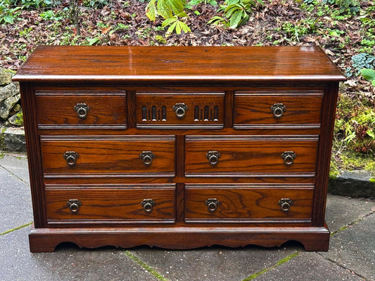 A WOOD BROTHERS OLD CHARM CARVED LIGHT OAK LONG CHEST OF DRAWERS / SIDEBOARD / DRESSER BASE