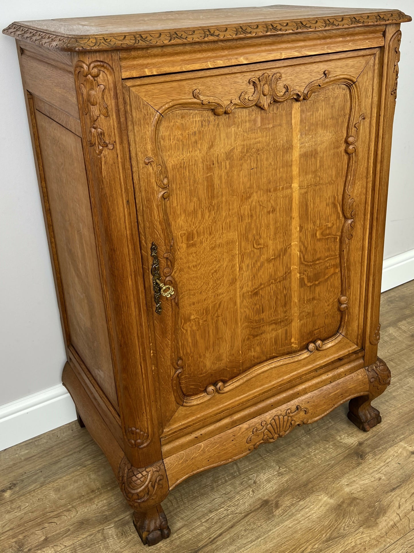 Cabinet Vintage French Style Oak Sideboard with Carved Cupboard LOT 6248