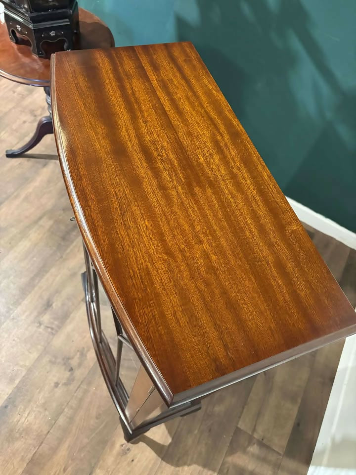 Vintage Mahogany Bow Front Display Cabinetn