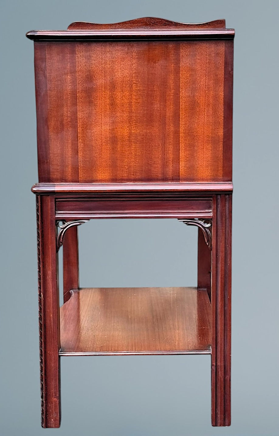 A Figured Mahogany Serpentine Chest of Drawers / Bedside Chest