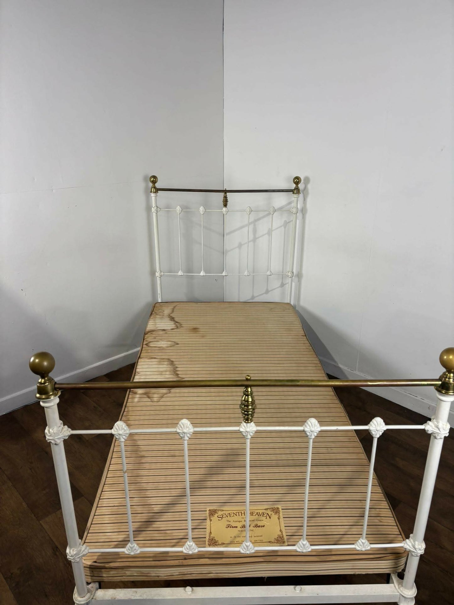 Victorian Style Single Bed with Seventh Heaven Base