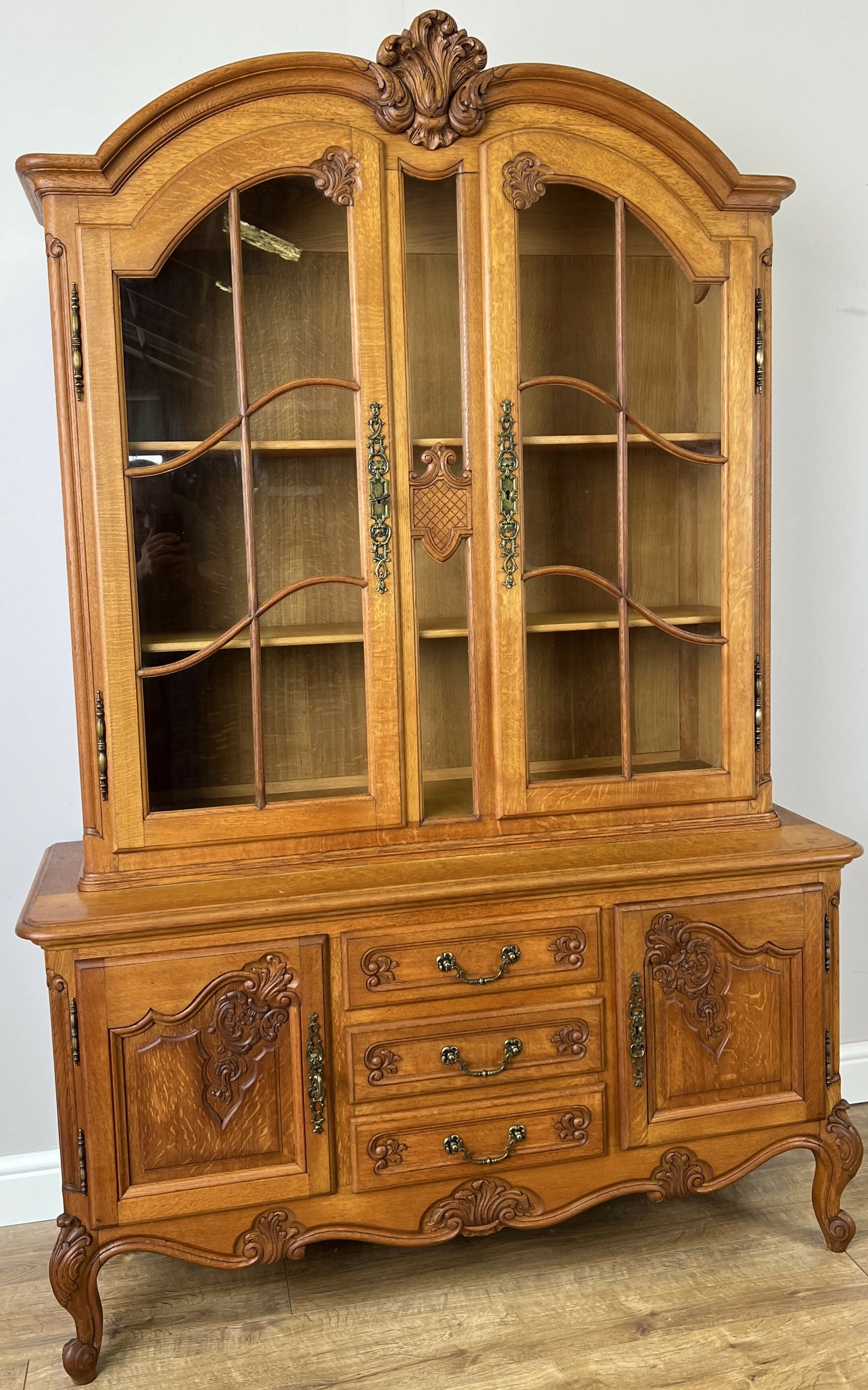 Bookcase Vintage French Louis XVI Oak Display Cabinet Carved Sideboard LOT 6285
