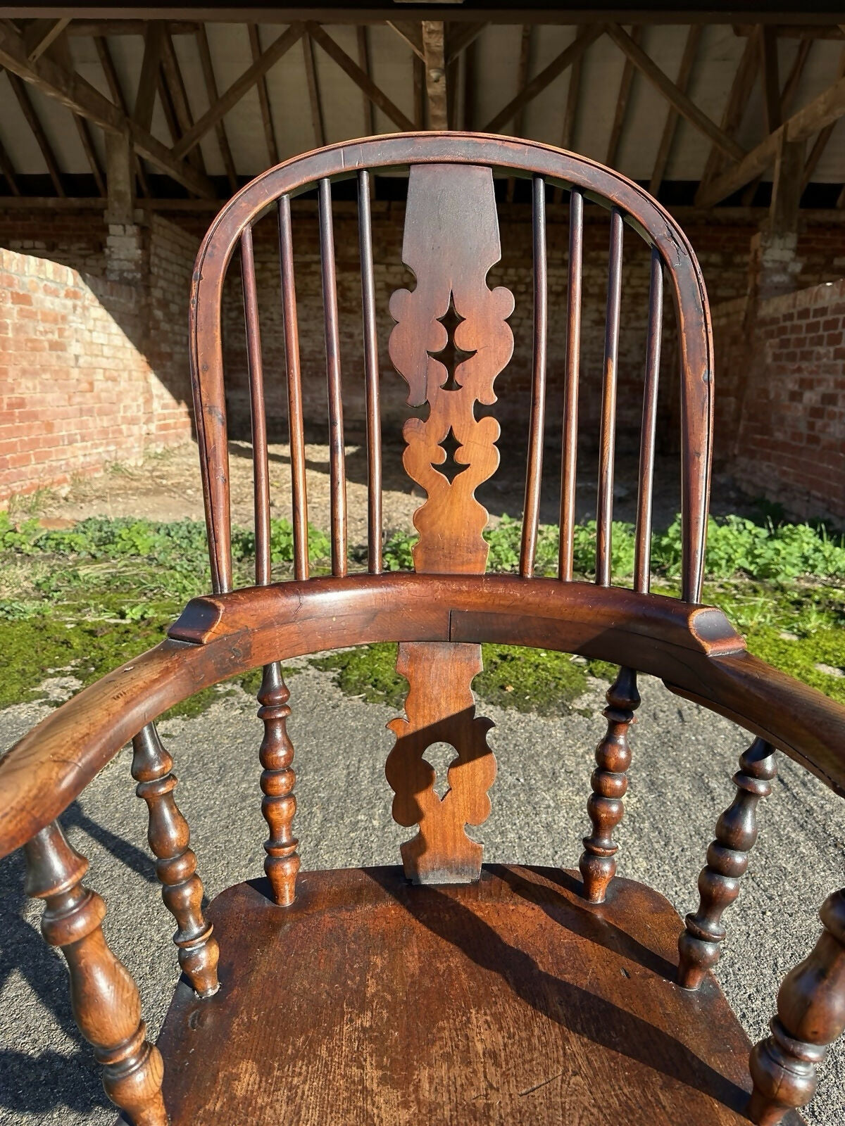 Antique Early 19th Century English Oak And Elm Broad Arm Windsor Chair