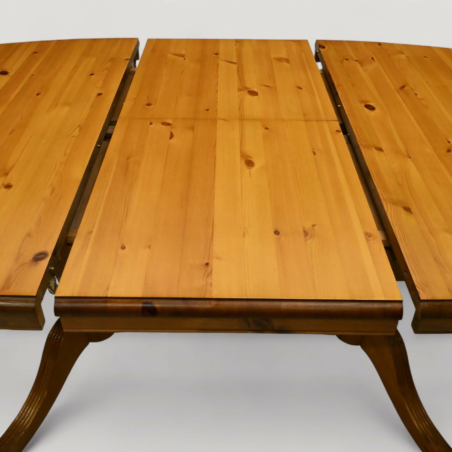 Ducal Extending Dining Table Solid Pine Seats 6-8 152cm/198cm FREE UK Delivery. SBR10911/0509E