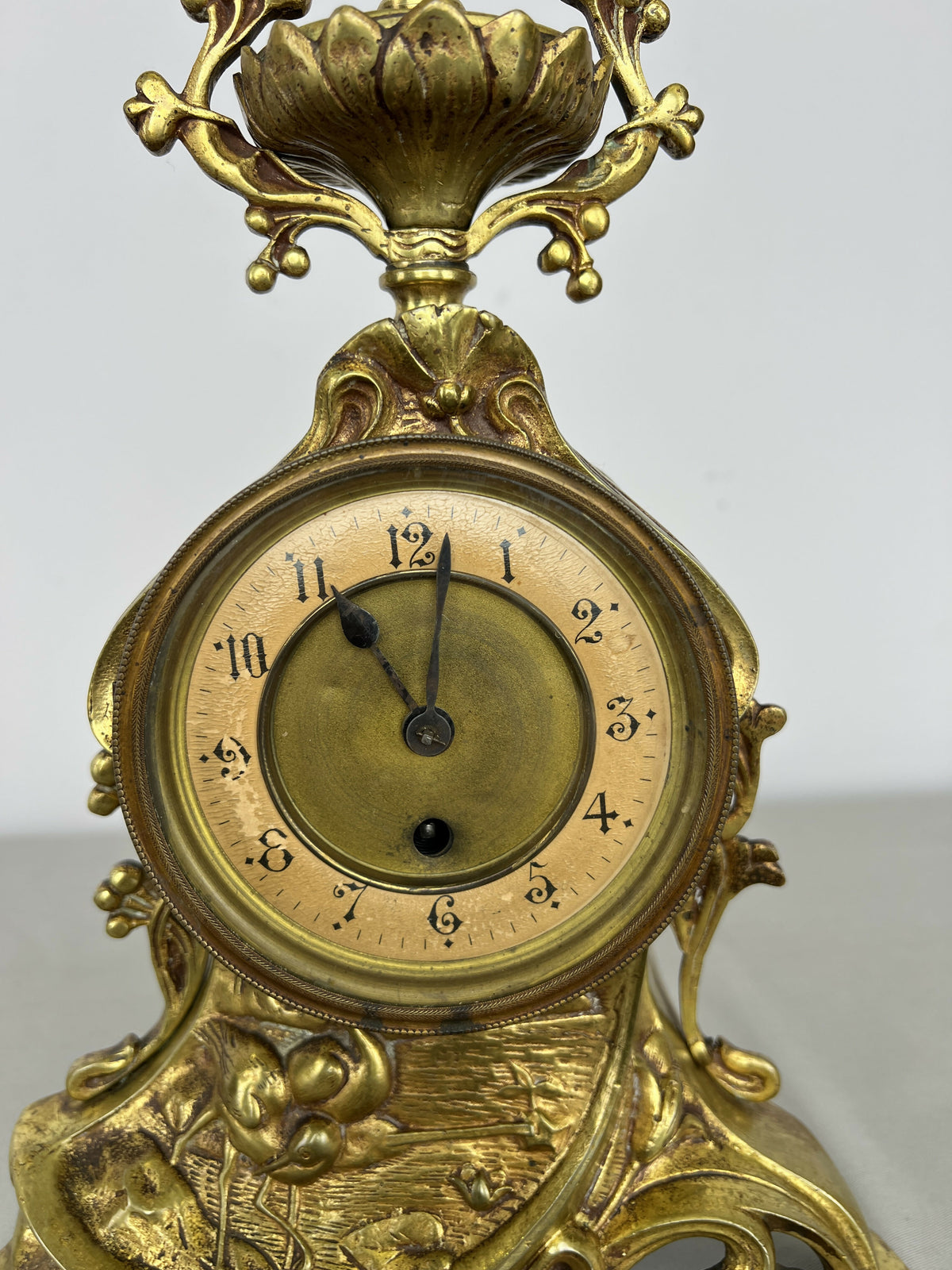Clock Antique French Style Brass Ornate Mantel Clock with Key LOT 6473