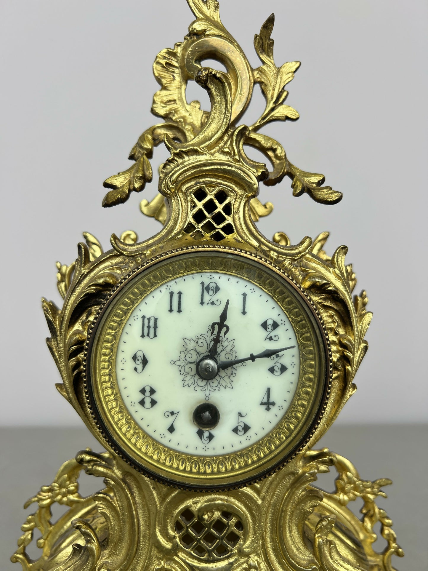 Clock Vintage French Style Brass Ornate Mantel Clock with Key LOT 6474