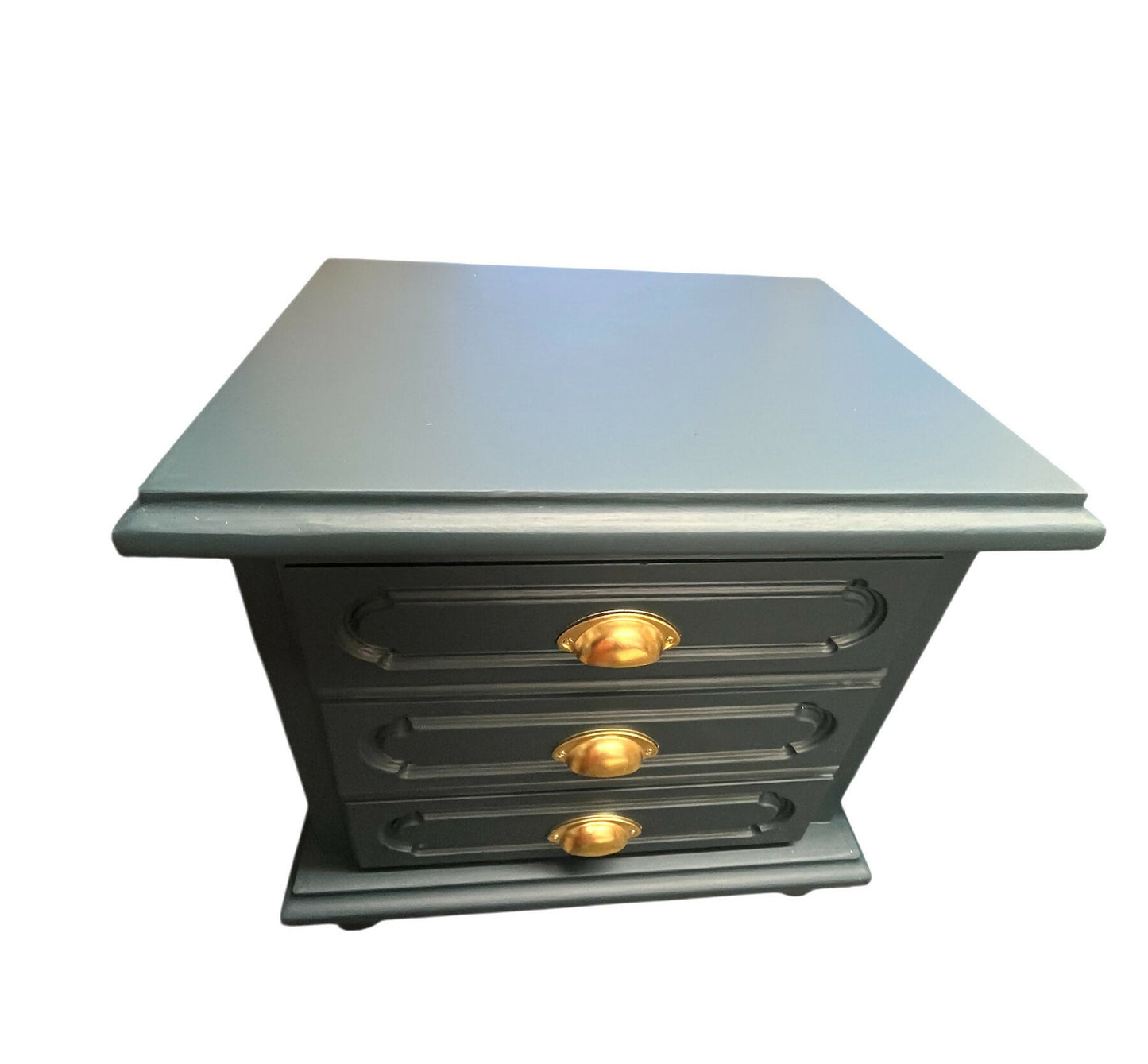 Mid-Century Modern Bedside Cabinets – Elegant & Timeless