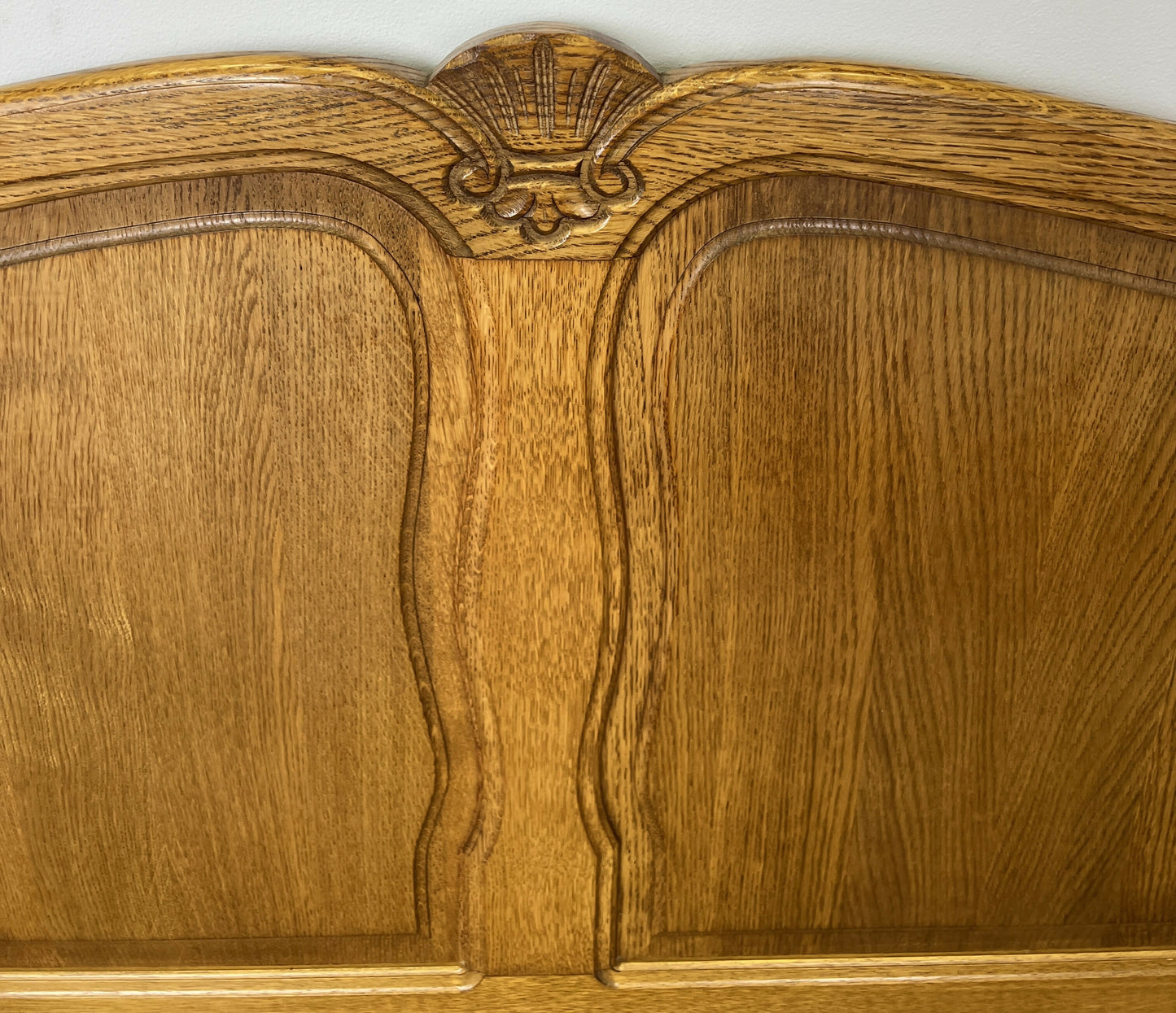 Bed Vintage French Louis Style Oak Double Bed Frame Carved Headboard LOT 6388