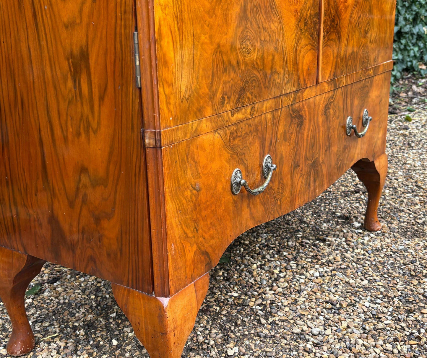 Vintage 1930's Art Deco Burr Walnut Drinks Cocktail Cabinet