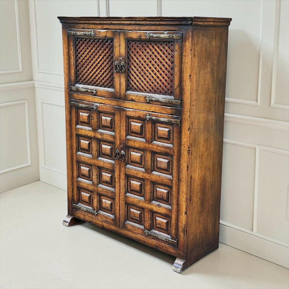 Good Quality Oak Cocktail Cabinet / Oak Drinks Cabinet Titchmarsh Goodwin?