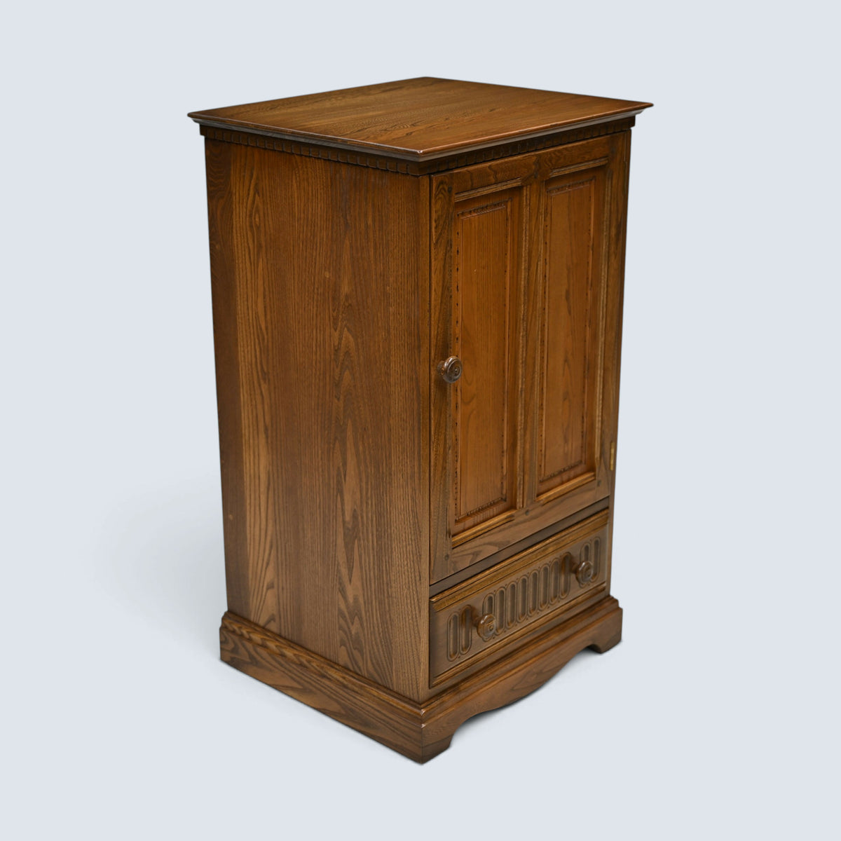 Ercol Hi Fi Cabinet with Lift Up Top For Vinyl Record Player FREE UK Delivery*