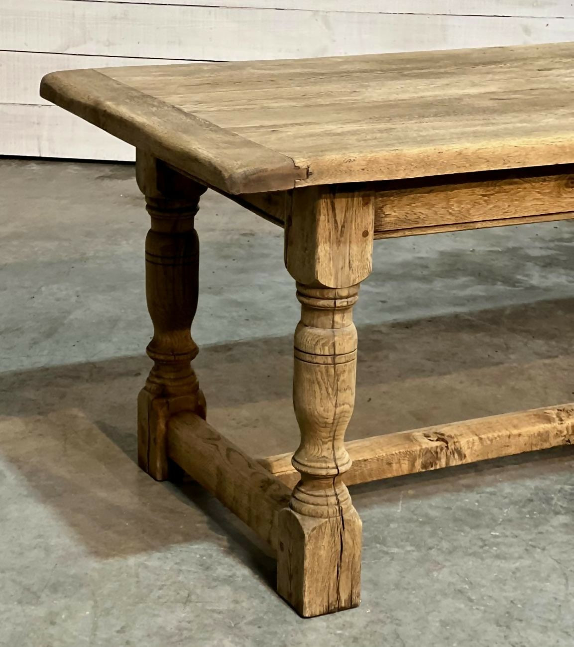 Good Quality Oak Farmhouse Dining Table