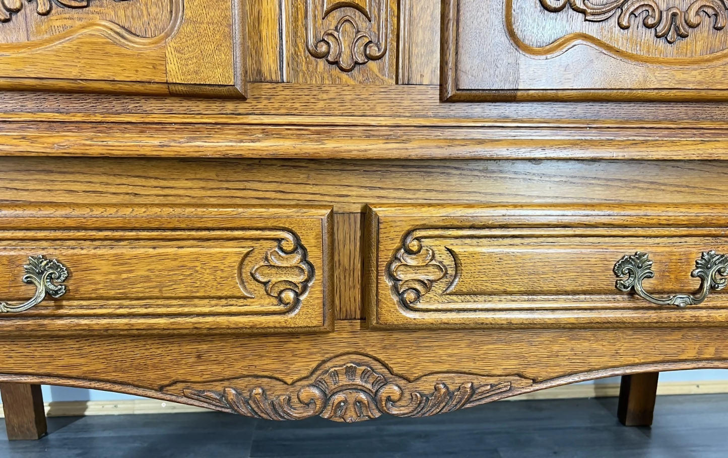 Cabinet Vintage French Louis XVI Oak Carved Sideboard with Drawers LOT 4015
