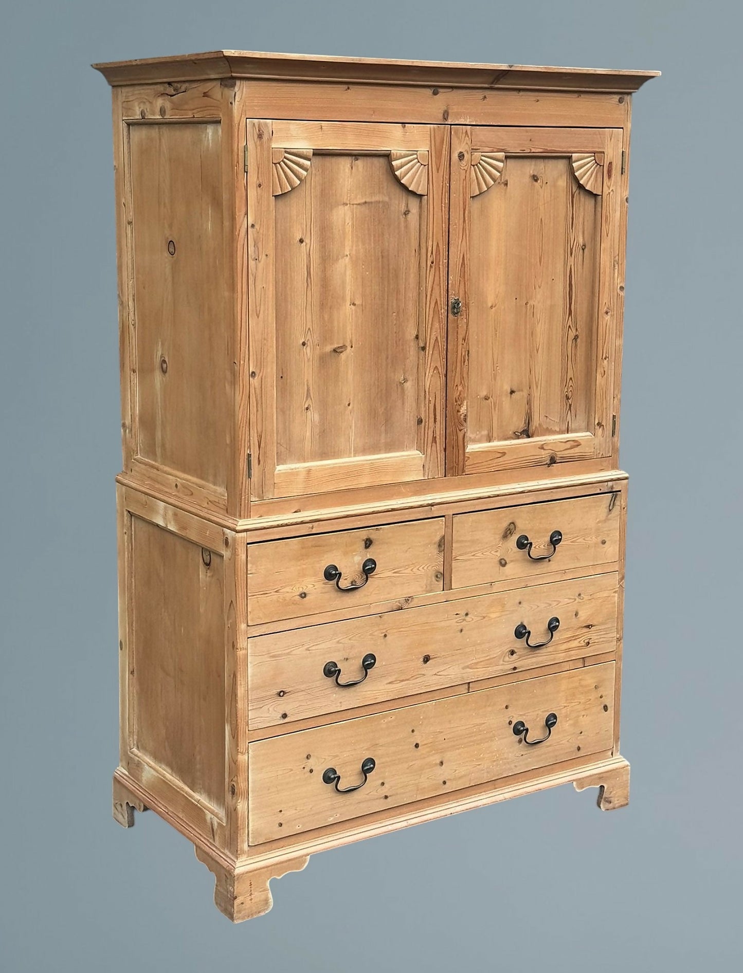 Pine Press / Pine Cupboard In The Georgian Style