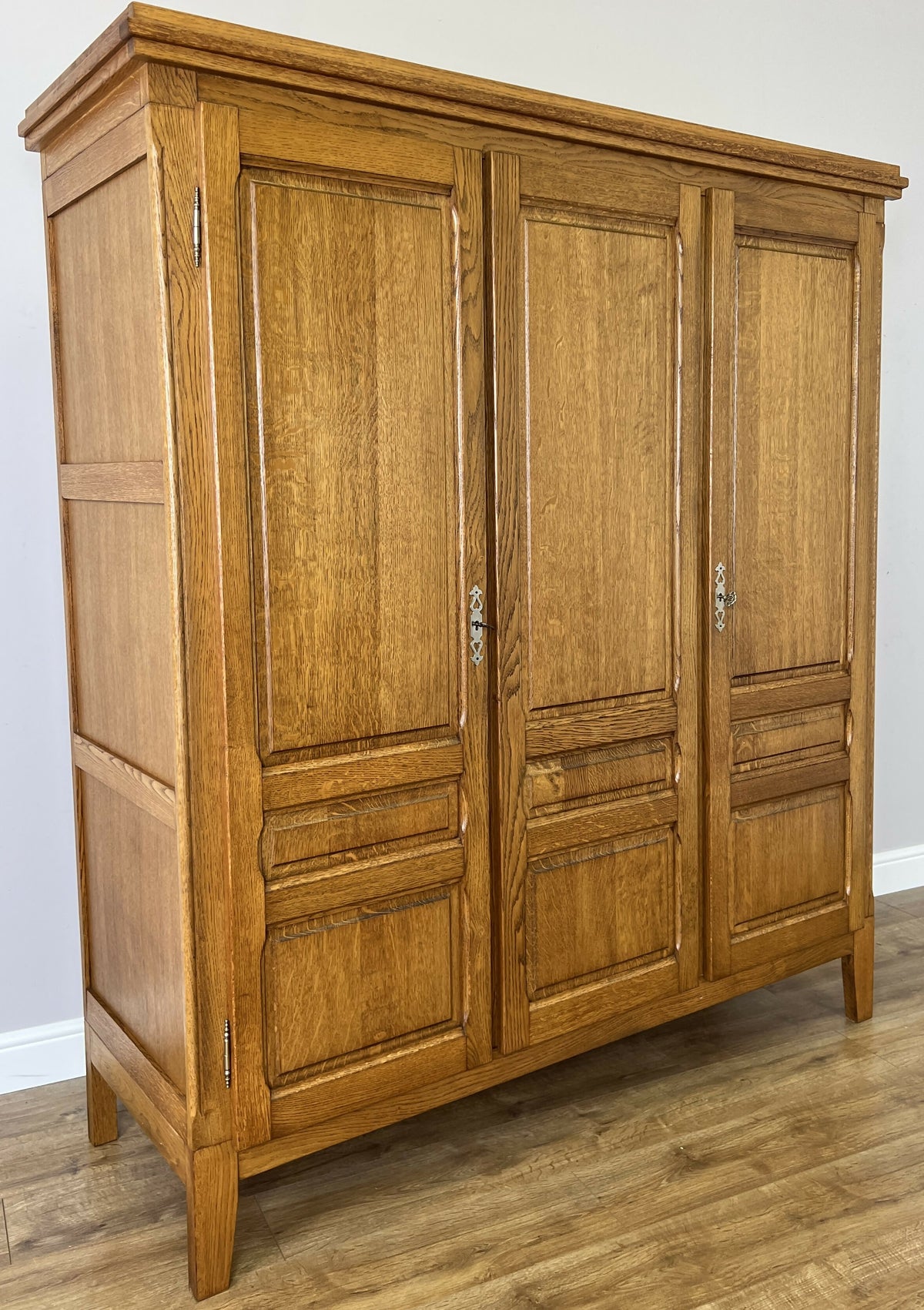 Wardrobe Vintage French Style Oak Triple Door Carved Armoire Cabinet LOT 6526