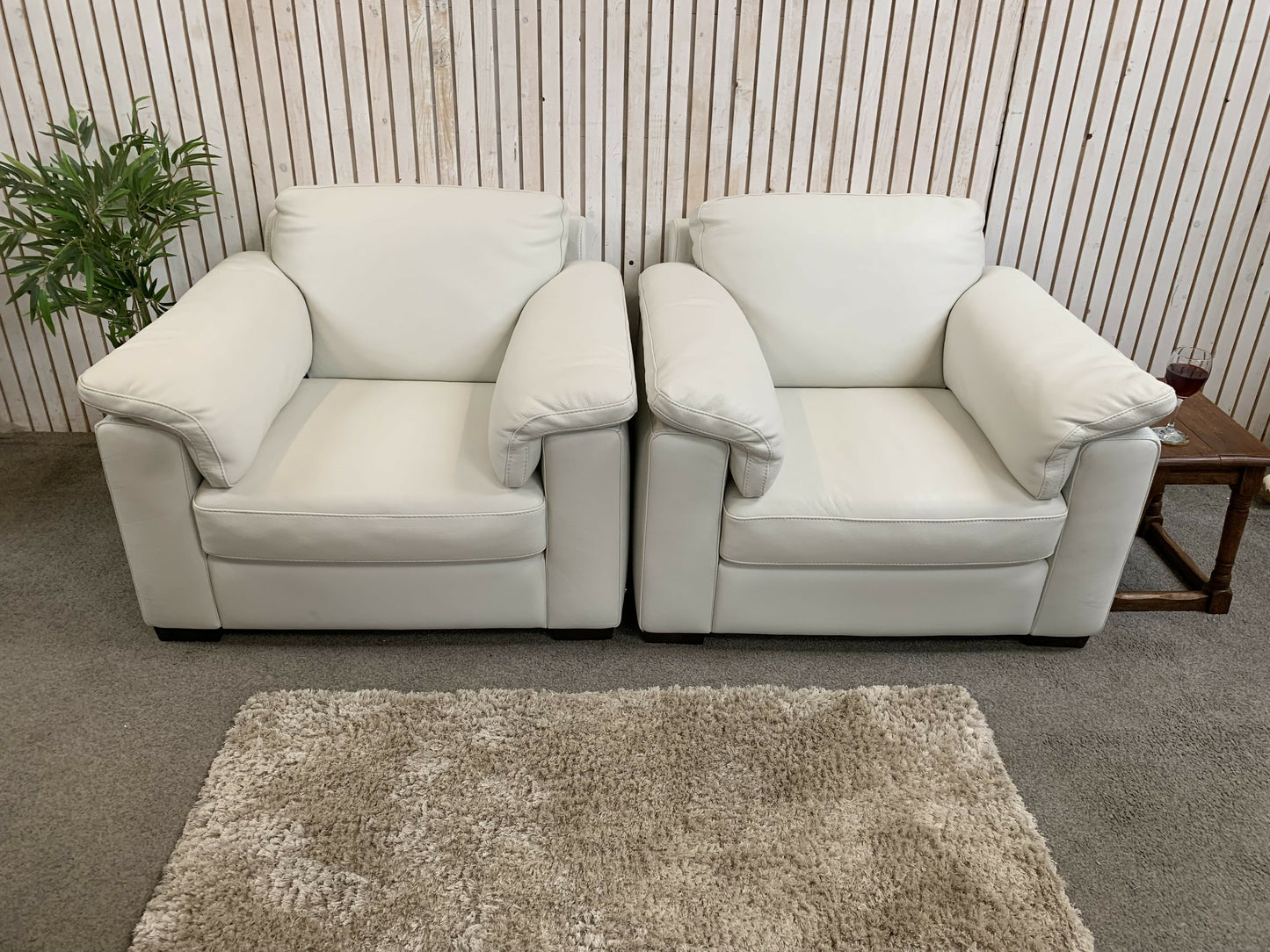 Natuzzi White Leather Lounge Suite – 2 Seater Sofa + 2 Armchairs – Italian