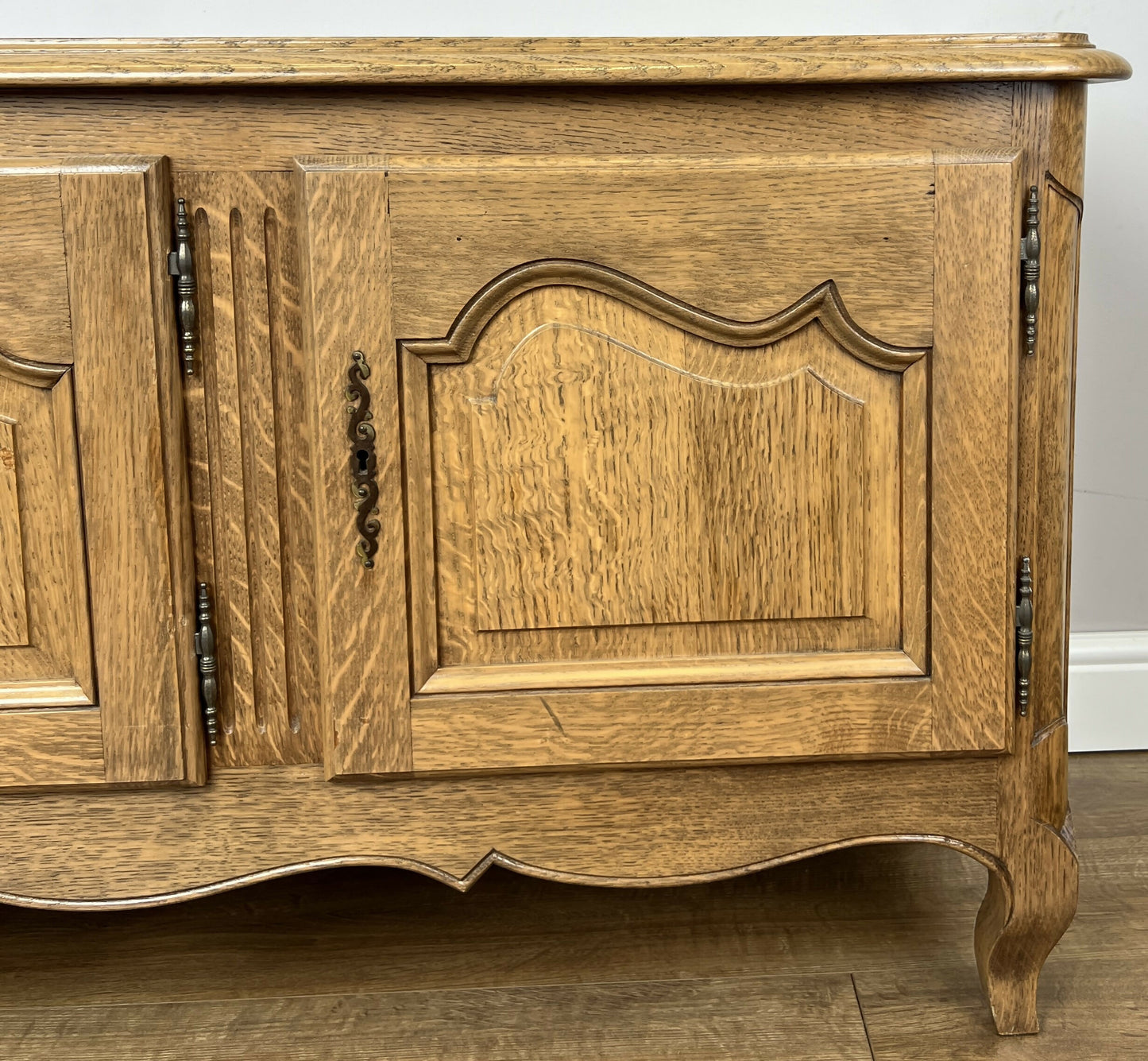 Cabinet Vintage French Style Oak Storage Sideboard Carved Cupboard LOT 6281